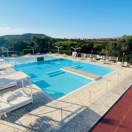 Club Esse Sporting Hotel Stintino Exterior photo