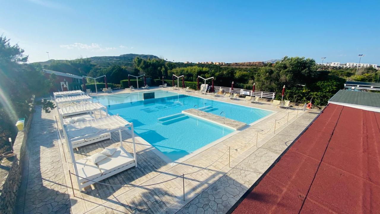 Club Esse Sporting Hotel Stintino Exterior photo