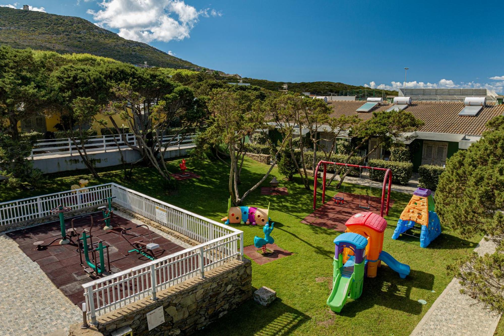 Club Esse Sporting Hotel Stintino Exterior photo