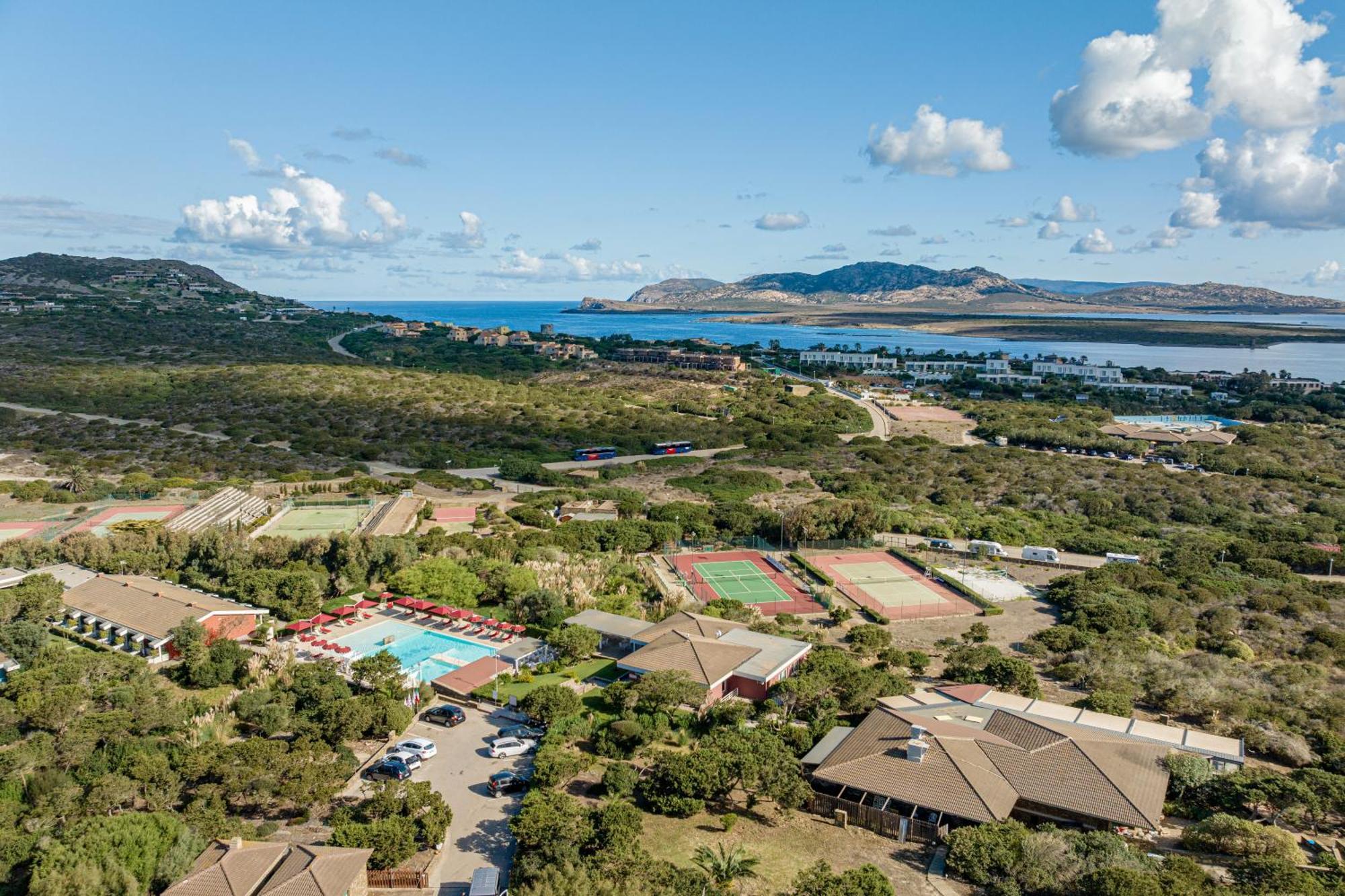 Club Esse Sporting Hotel Stintino Exterior photo